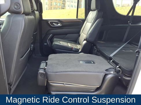 Used 2023 Chevrolet Suburban Premier image 15