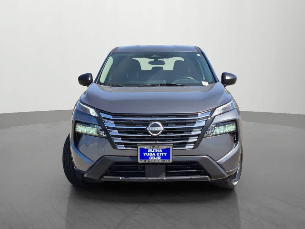 Used 2024 Nissan Rogue S FWD image 2