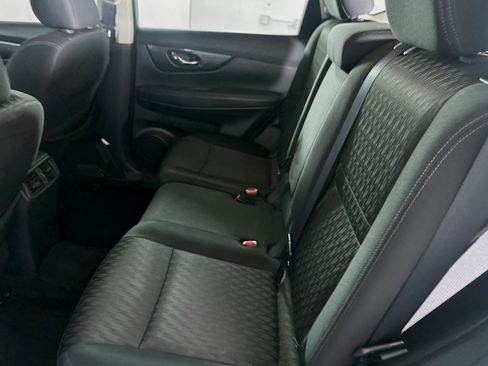 Used 2017 Nissan Rogue SV w/ SV Premium Package image 25