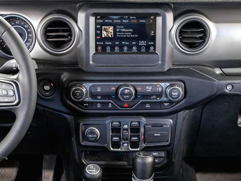 Used 2023 Jeep Gladiator Sport AWD/4WD image 16