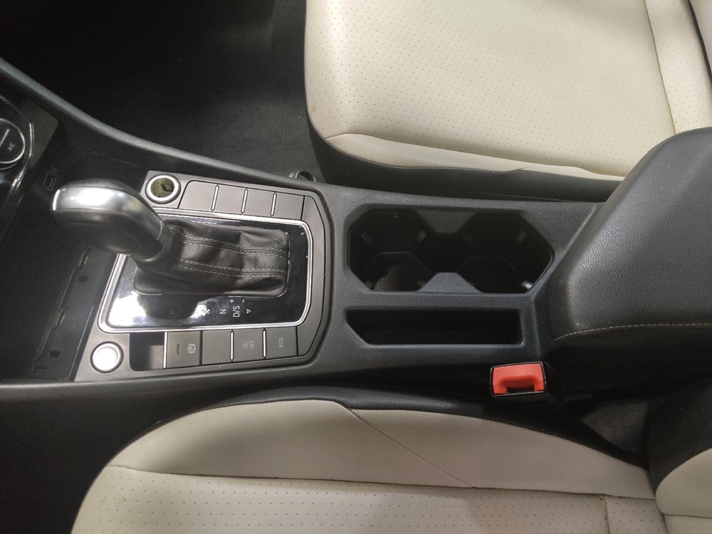 Used 2019 Volkswagen Jetta R-Line FWD image 26