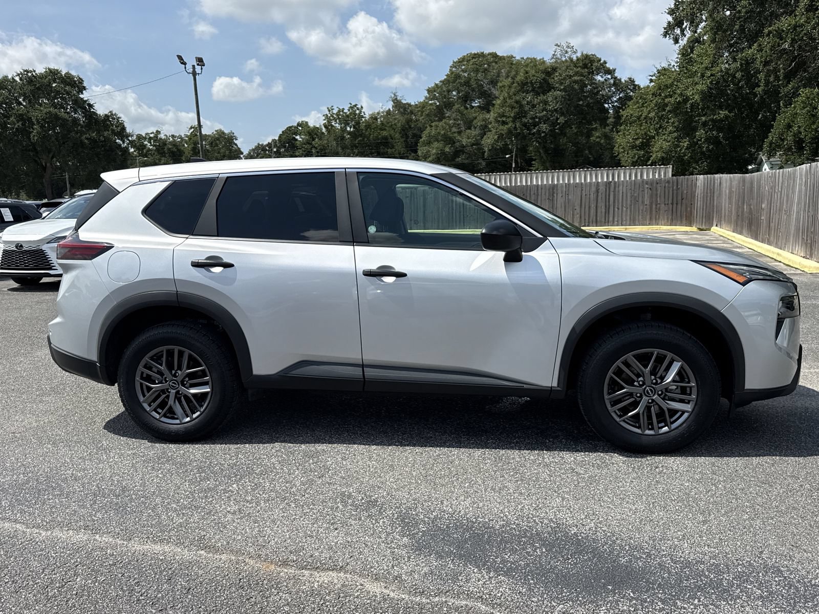 Used 2025 Nissan Rogue S FWD image 6