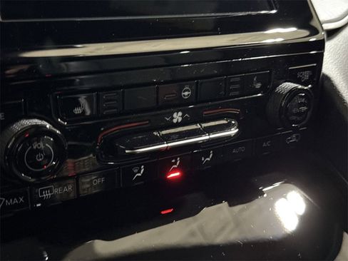 New 2025 Jeep Grand Cherokee L Laredo image 14