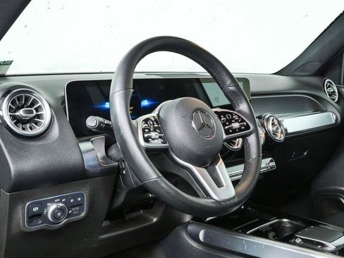 Used 2021 Mercedes-Benz GLB 250 4MATIC image 4