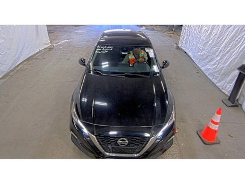 Used 2021 Nissan Altima 2.5 SV image 2