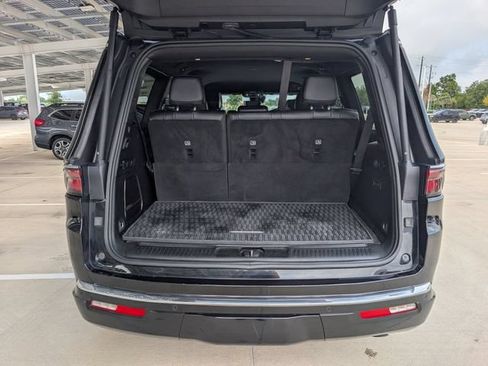 Used 2024 Jeep Wagoneer Series III AWD/4WD image 28