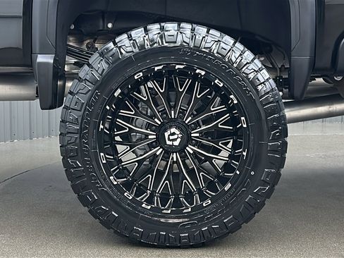 Used 2025 GMC Sierra 3500 Denali image 11