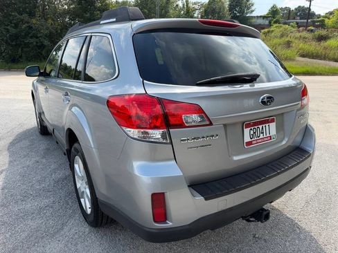 Used 2011 Subaru Outback 2.5i Premium AWD/4WD image 3