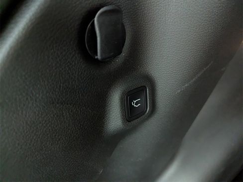 Certified 2024 Jeep Compass Limited w/ Elite Group image 18