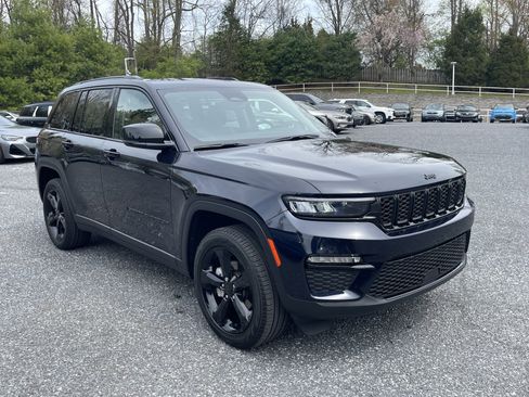Used 2023 Jeep Grand Cherokee Limited w/ Black Appearance Package image 3