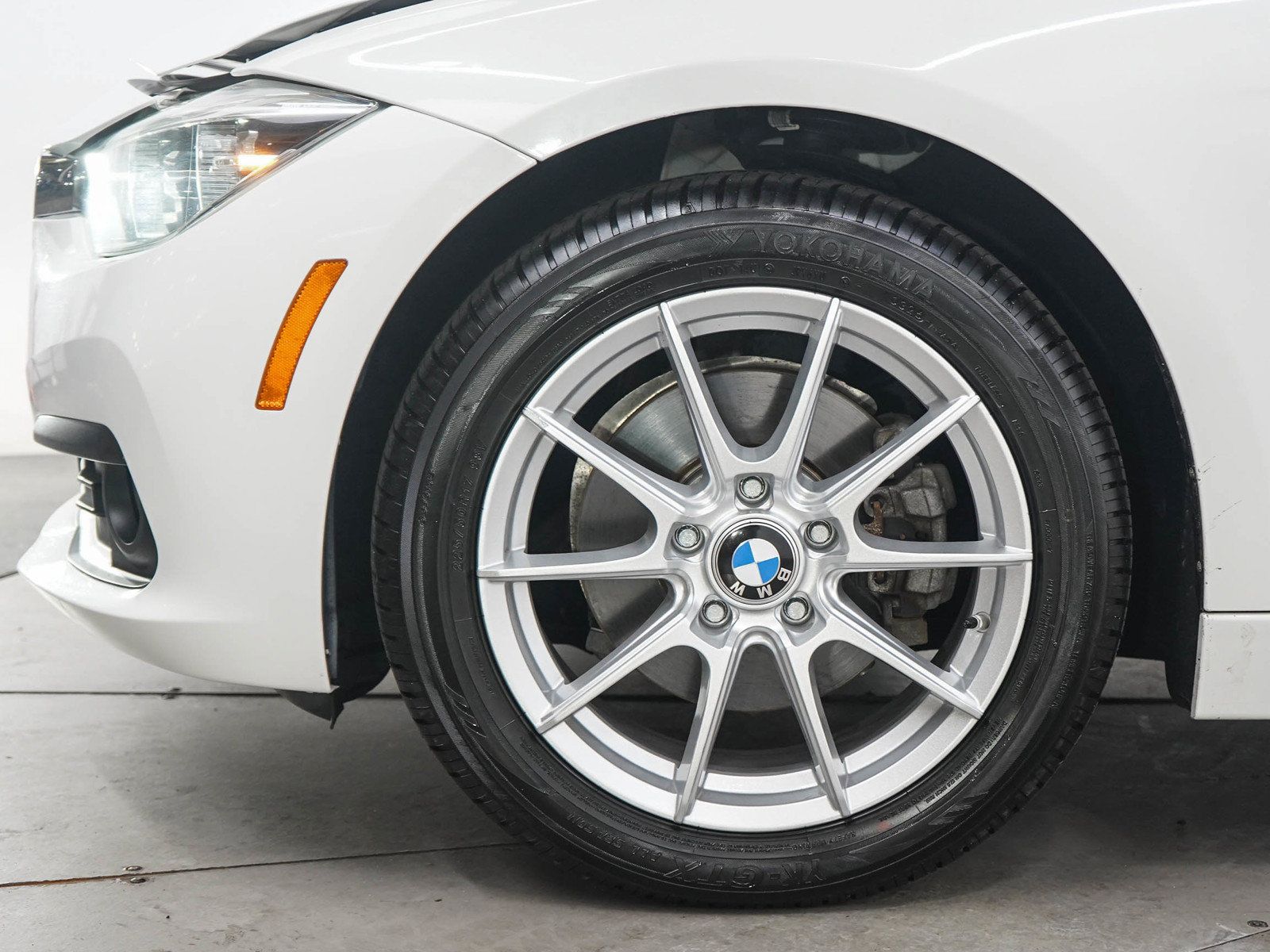Used 2018 BMW 320i xDrive Sedan AWD/4WD image 28