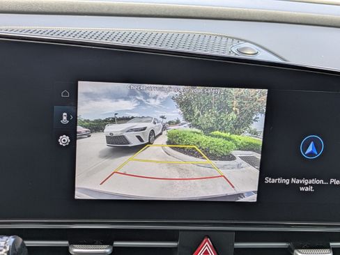 Certified 2025 Hyundai Elantra SEL FWD image 19