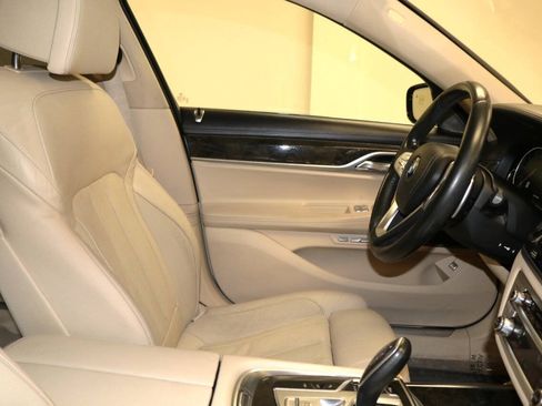 Used 2016 BMW 740i RWD image 91