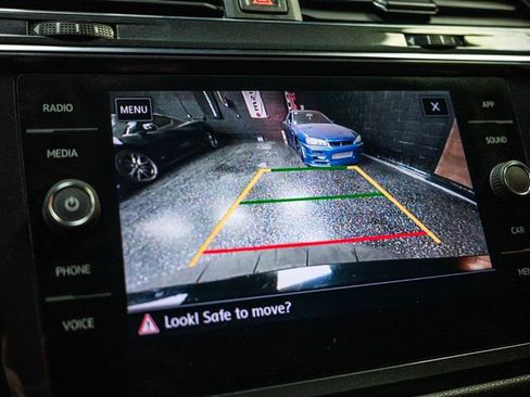 Used 2018 Volkswagen Tiguan SE w/ Panoramic Sunroof Package FWD image 20