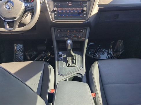 Certified 2020 Volkswagen Tiguan SE image 14