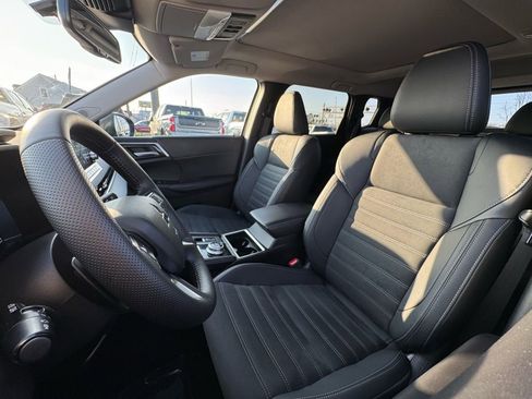Used 2025 Mitsubishi Outlander SE image 14