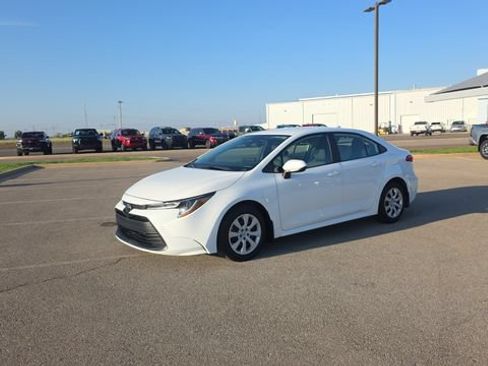 Used 2024 Toyota Corolla LE FWD image 2