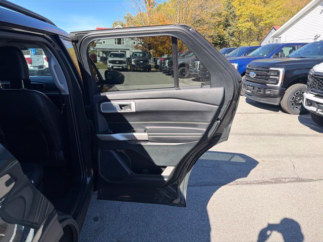 Used 2024 Ford Explorer XLT w/ Equipment Group 202A AWD/4WD image 35