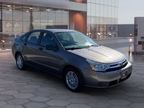 Used 2009 Ford Focus SE image 1