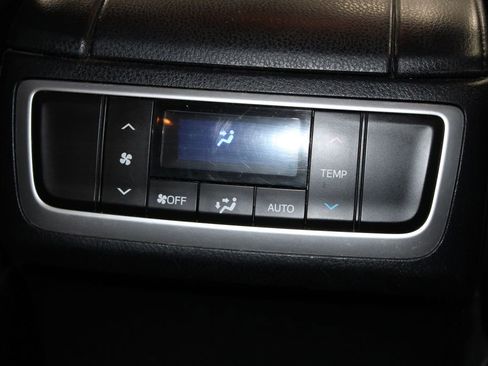 Used 2017 Toyota Highlander XLE image 33