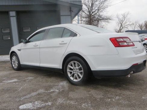 Used 2013 Ford Taurus SE image 3