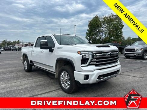 Used 2024 Chevrolet Silverado 2500 High Country w/ High Country Premium Package AWD/4WD image 3