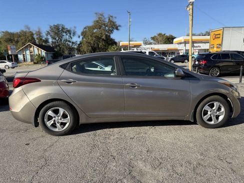 Used 2015 Hyundai Elantra SE FWD image 8