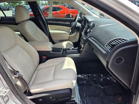 Used 2021 Chrysler 300 Touring L RWD image 14