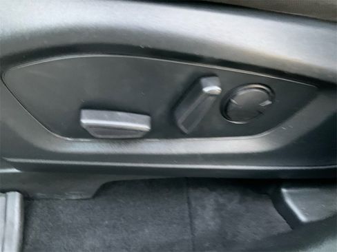 Used 2023 Ford Explorer XLT image 33