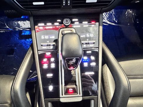 Used 2023 Porsche Cayenne Platinum Edition image 29