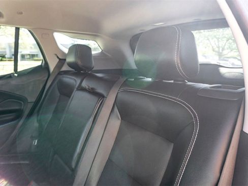 Used 2024 GMC Terrain SLT image 28