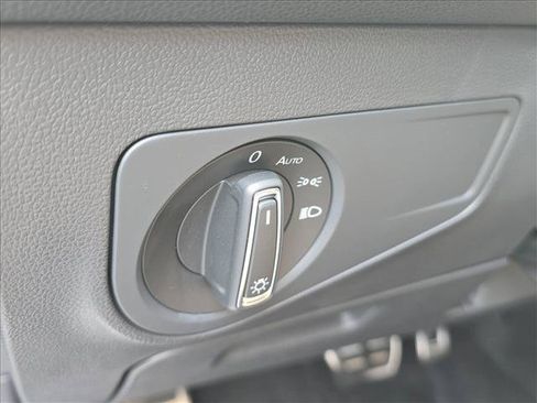 Used 2024 Volkswagen Tiguan SE R-Line FWD image 10