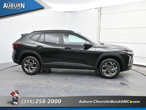 New 2026 Chevrolet Trax LT image 13