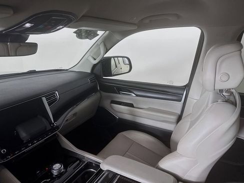 Used 2023 Jeep Wagoneer L 4WD image 27