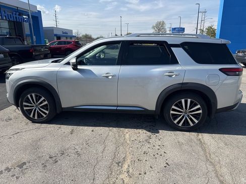 Used 2022 Nissan Pathfinder Platinum w/ Cargo Package image 8