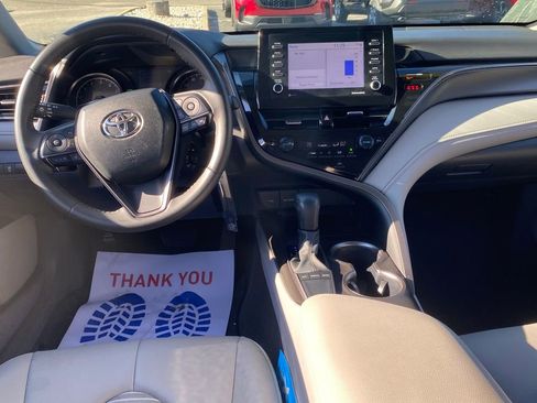 Used 2024 Toyota Camry SE image 9