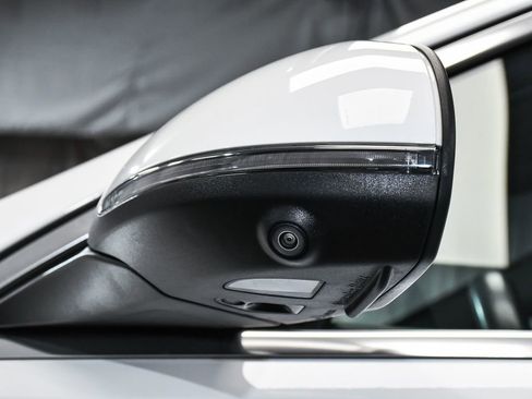 Used 2023 Mercedes-Benz C 300 4MATIC Sedan w/ Pinnacle Trim Package image 75