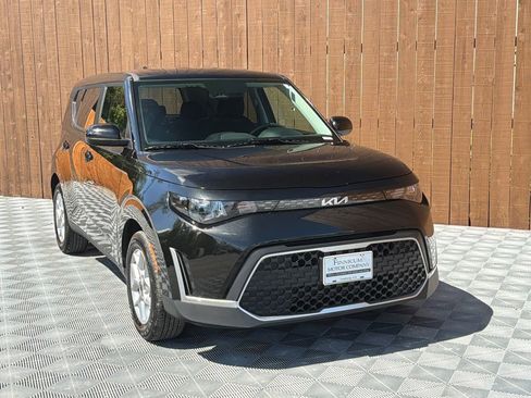 Used 2025 Kia Soul LX FWD image 9