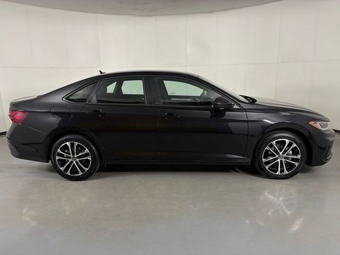 Used 2025 Volkswagen Jetta Sport FWD image 9