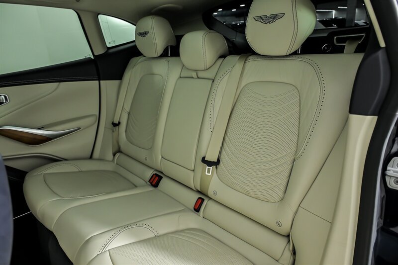 Used 2022 Aston Martin DBX AWD/4WD image 22