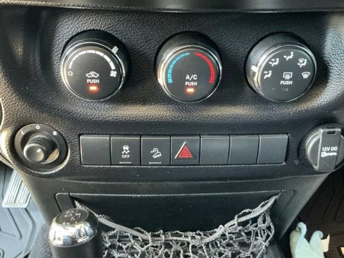 Used 2015 Jeep Wrangler Unlimited Sport w/ Quick Order Package 24S AWD/4WD image 11