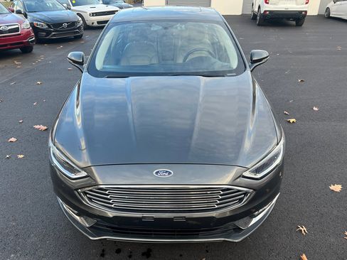 Used 2017 Ford Fusion SE w/ Fusion SE Technology Package image 4