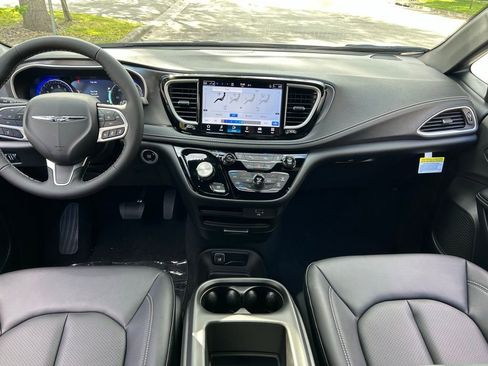 New 2026 Chrysler Pacifica Select image 11