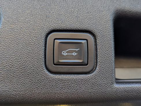 Used 2019 Chevrolet Equinox LT w/ Sun & Navigation Package image 7