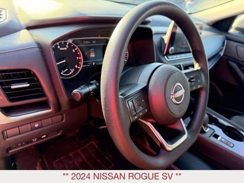 Used 2024 Nissan Rogue SV AWD/4WD image 15