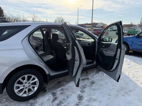 Used 2020 Chevrolet Equinox LS image 12