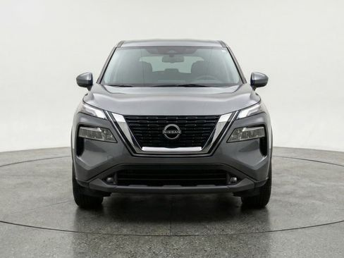 Used 2025 Nissan Rogue SV image 2