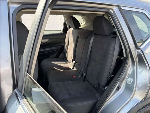 Used 2016 Nissan Rogue S image 16