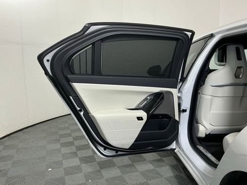 Certified 2025 BMW 760i xDrive w/ Luxury Rear Seating Package AWD/4WD image 24
