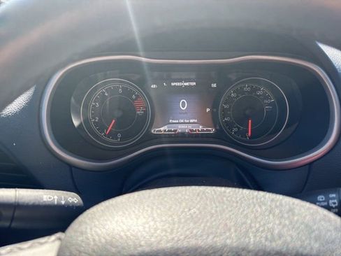 Used 2016 Jeep Cherokee Limited w/ Luxury Group image 4